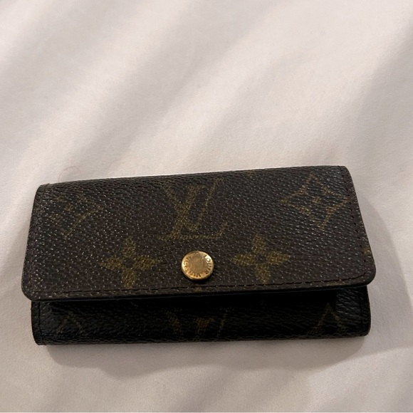 Louis Vuitton Accessories - LV key holder vintage authentic EUC